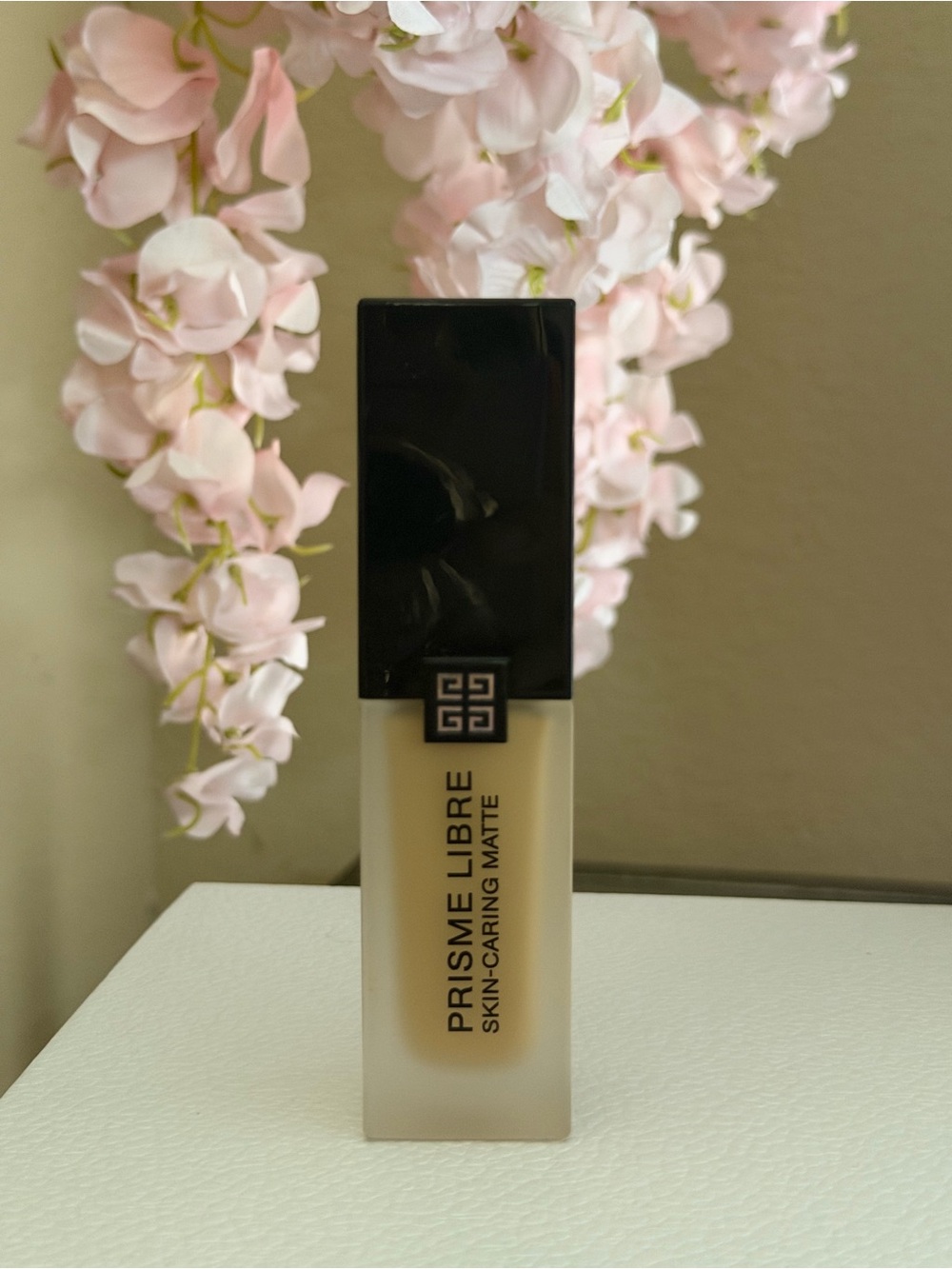 4-W280-Givenchy Prisme Libre Skin-Caring Matte Foundation -NWOB
